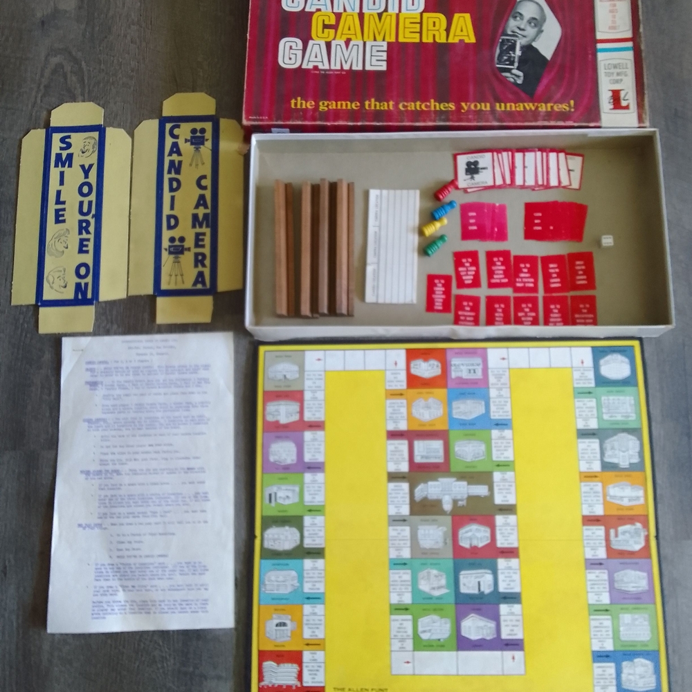 Candid Camera Game - Red - Picture 3 of 11